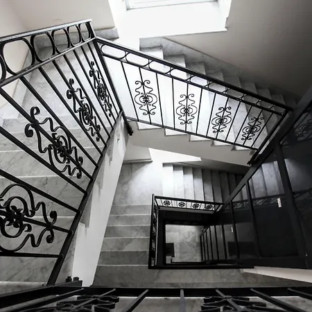 Πανσιόν Duomo Luxory 4*